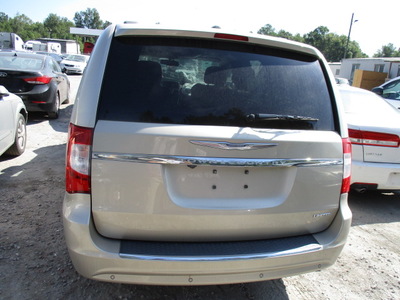 chrysler town   country lmt