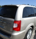 chrysler town   country lmt