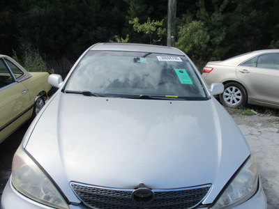 toyota camry le xle se