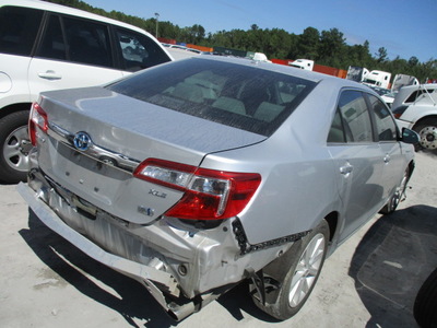 toyota camry hybrid le xle