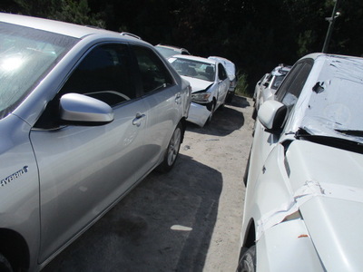 toyota camry hybrid le xle