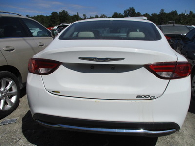 chrysler 200