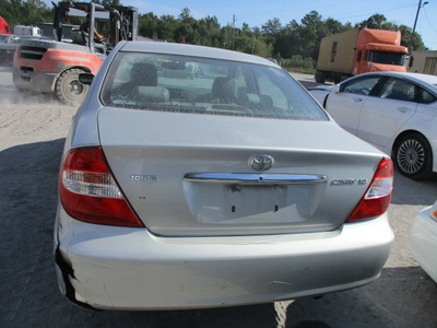 toyota camry le xle se