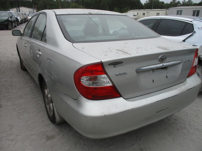 toyota camry le xle se