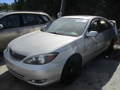 toyota camry le xle se