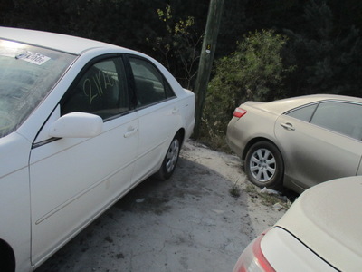 toyota camry le xle se