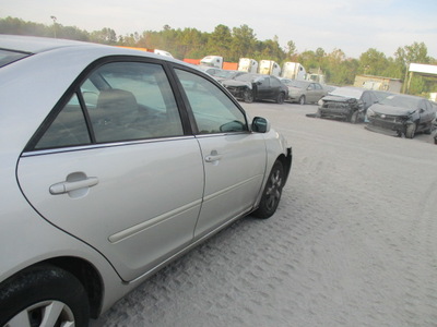 toyota camry le xle se