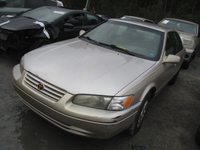 toyota camry ce le xle