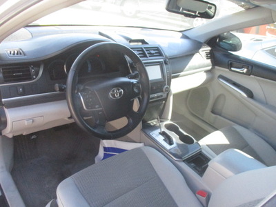 toyota camry hybrid le xle