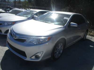 toyota camry hybrid le xle