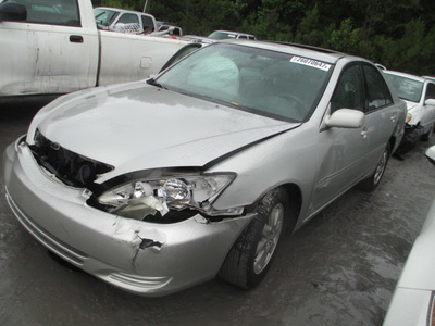 toyota camry le xle se