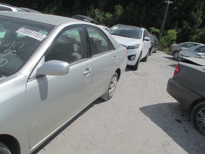 toyota camry le xle se