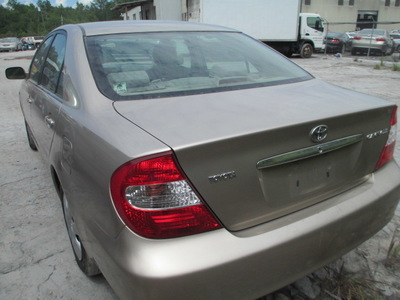 toyota camry le xle se