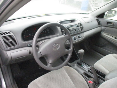 toyota camry le xle se