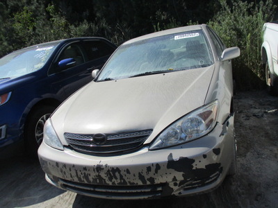 toyota camry le xle se