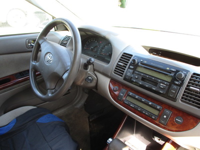 toyota camry le xle se