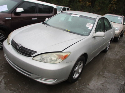 toyota camry le xle se