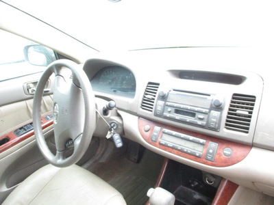 toyota camry le xle se