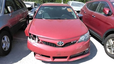 toyt camry l red
