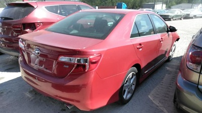 toyt camry l red