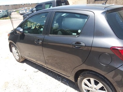 toyt yaris gray