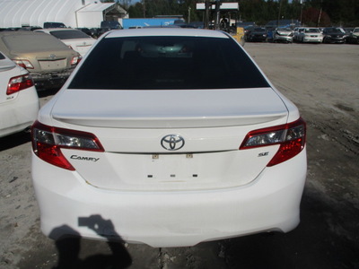 toyota camry se le xle