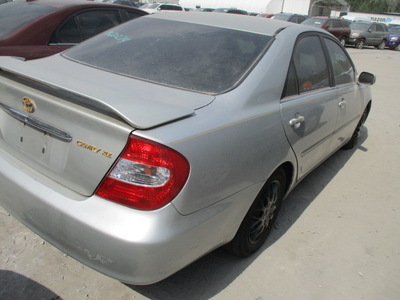 toyota camry le xle se