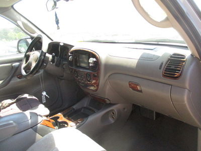 toyota sequoia sr5