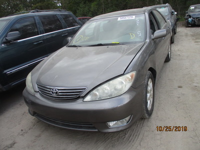 toyota camry le xle se