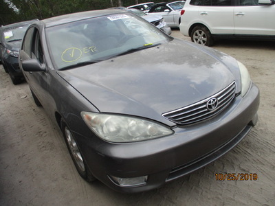 toyota camry le xle se