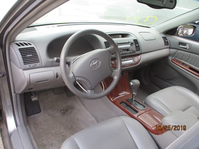 toyota camry le xle se