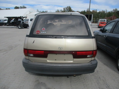 toyota previa le