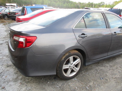 toyota camry l se le xle