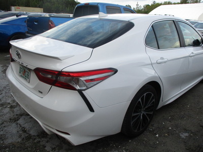 toyota camry l le xle se xse