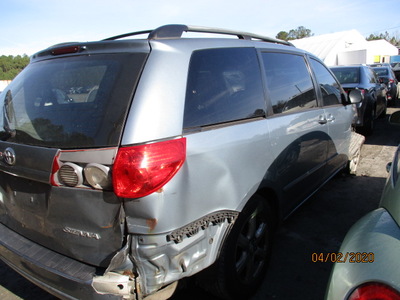 toyota sienna ce le