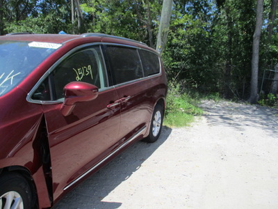 chrysler pacifica touring l