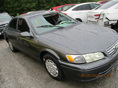 toyota camry ce le xle