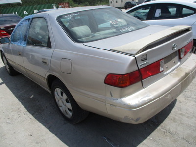 toyota camry ce le xle