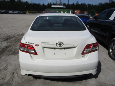 toyota camry se le xle