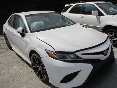 toyota camry l le xle se xse