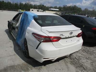 toyota camry l le xle se xse