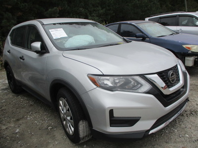 nissan rogue s sv