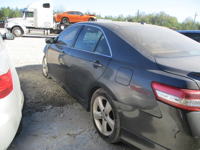 toyota camry se le xle