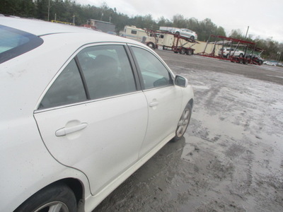 toyota camry se le xle