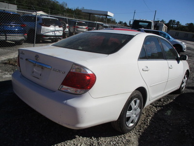 toyota camry le xle se