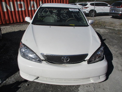 toyota camry le xle se