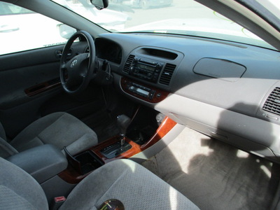 toyota camry le xle se