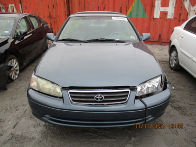 toyota camry ce le xle