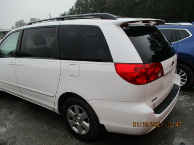 toyota sienna ce le