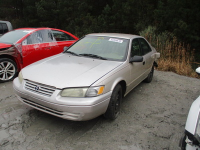 toyota camry ce le xle